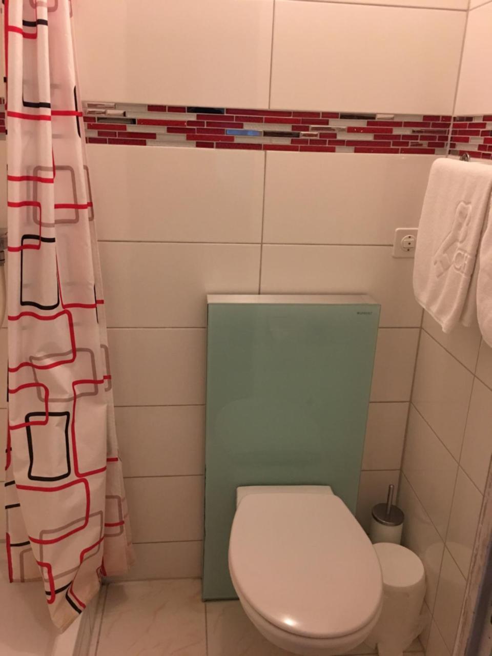 Hotel Schlussel Binningen エクステリア 写真