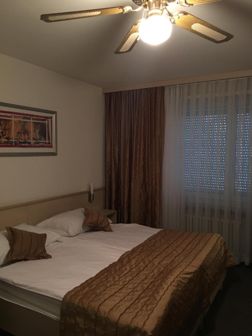Hotel Schlussel Binningen エクステリア 写真